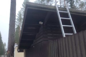 Установка светодиодных прожекторов перед въездом на приусадебный участок