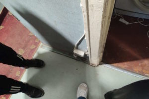 Осмотр однокомнатной квартиры перед заменой электропроводки