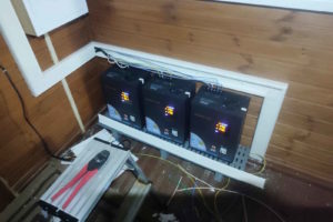 Установка трёх стабилизаторов напряжения во вводном устройстве частного дома